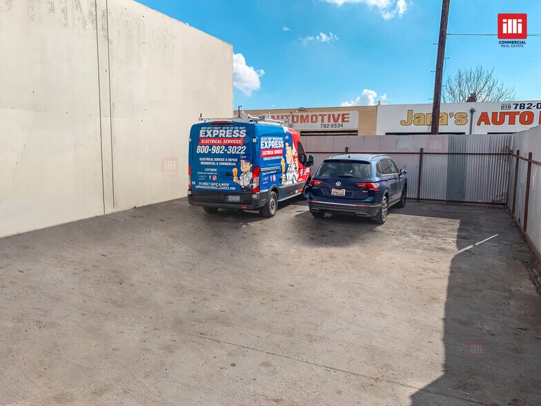 More Photos Of 7650 Sepulveda Blvd, Van Nuys Service For Lease
