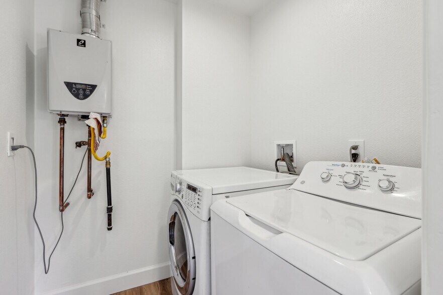 More Photos Of 6082 Selma Ave, Los Angeles Rehabilitation Center For Lease