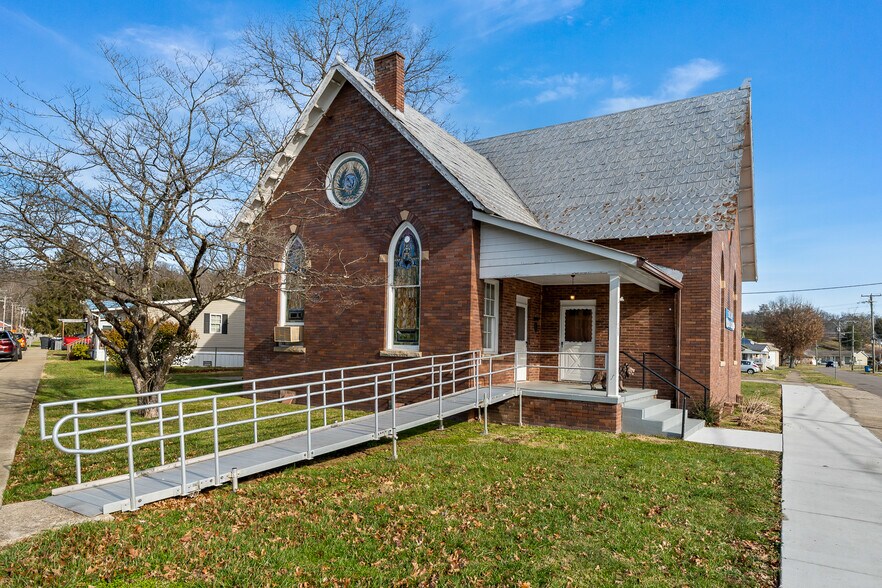 More Photos Of 729 Mason St, Milton Office For Sale