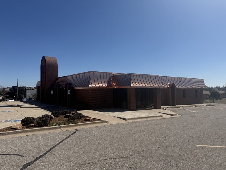 More Photos Of 2644 NW 63rd St, Oklahoma City Bank For Sale