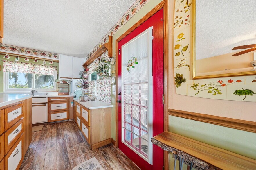 More Photos Of 400 Lakeshore Dr, Eustis Specialty For Sale