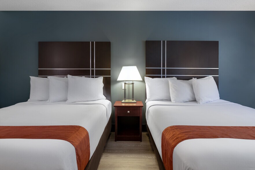 More Photos Of 200 S Pine Ridge Ave, Merrill Hotel For Sale