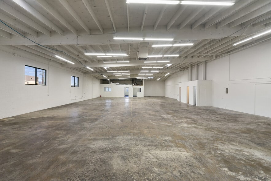 More Photos Of 575-577 E Edna Pl, Covina Warehouse For Lease