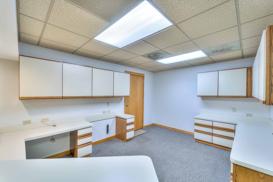 More Photos Of 900 E Michigan Ave, Jackson Office For Lease