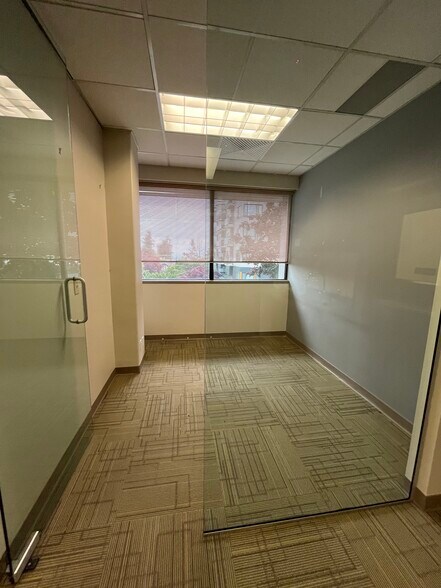 More Photos Of 422 6th St, New Westminster Loft Creative Space For Lease