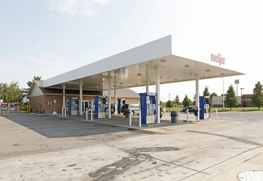 More Photos Of 49900 Grand River Ave, Wixom General Retail For Sale