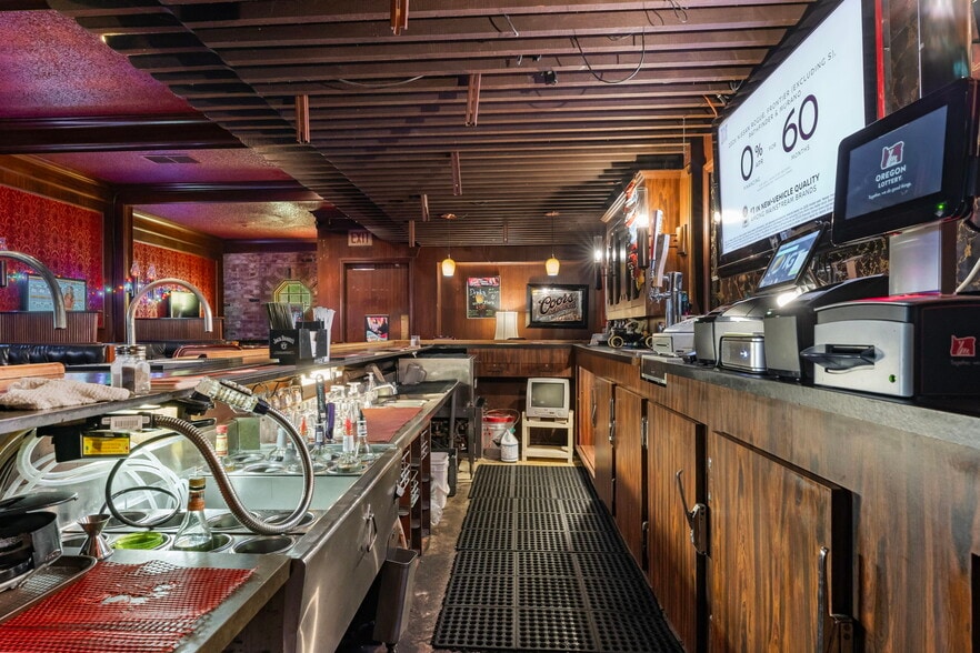 More Photos Of , Milwaukie General Retail For Sale