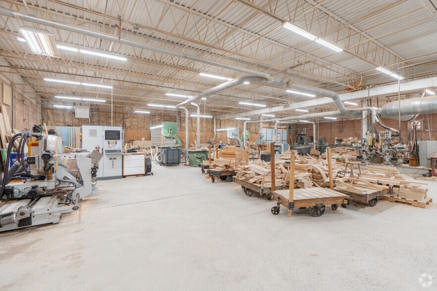 More Photos Of 980 3rd Ave SE, Hickory Warehouse For Lease