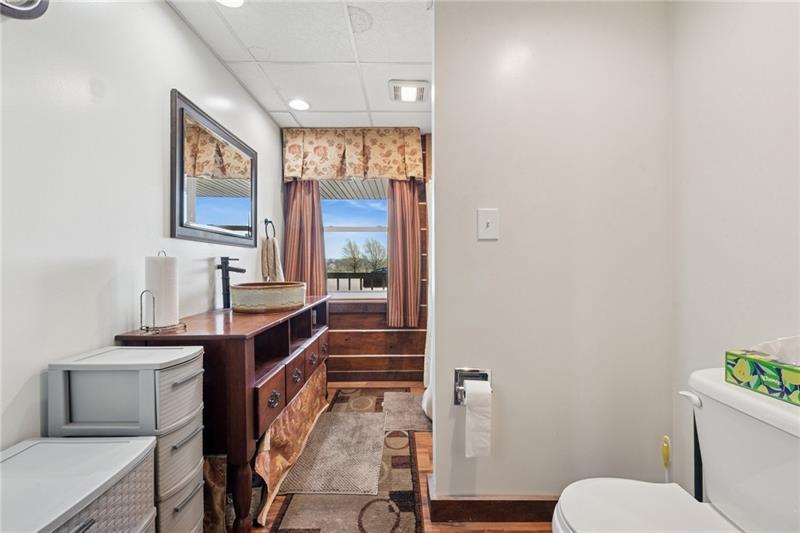 More Photos Of 208 W Mud Pike, Rockwood Office For Sale