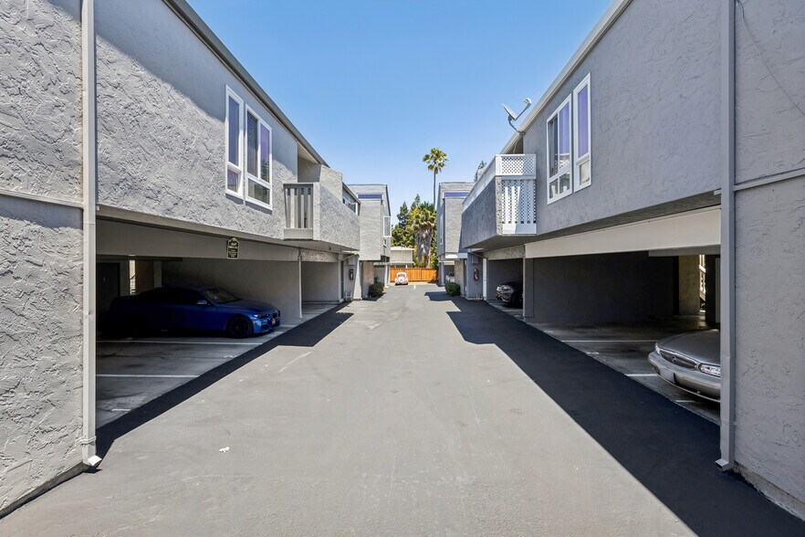 More Photos Of 1411 Oxford St, Redwood City Apartments For Sale
