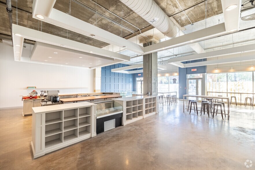 More Photos Of 225 Rue Chabanel O, Montréal Loft Creative Space For Lease