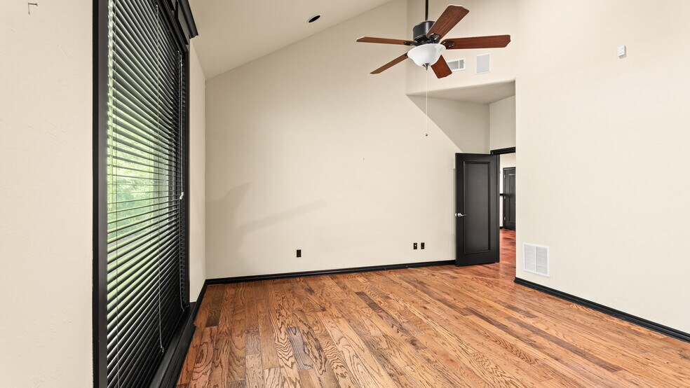 More Photos Of 14000 N Western Ave, Edmond Office For Sale
