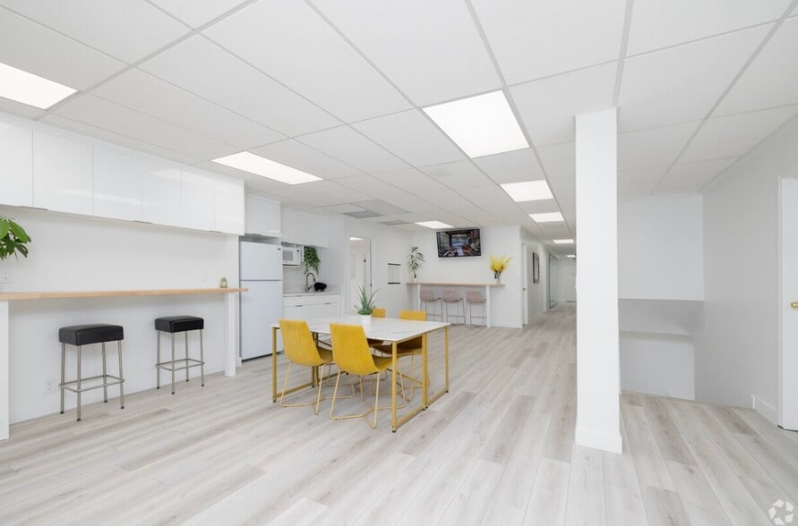 More Photos Of 11520 Jefferson Blvd, Culver City Light Distribution For Lease