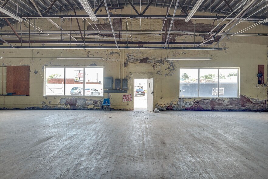 More Photos Of 106 E Market St, Lebanon Warehouse For Sale