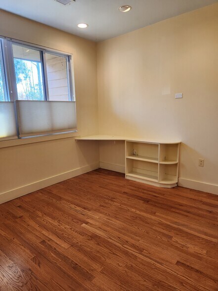 More Photos Of 166 Bunn Dr, Princeton Medical For Lease