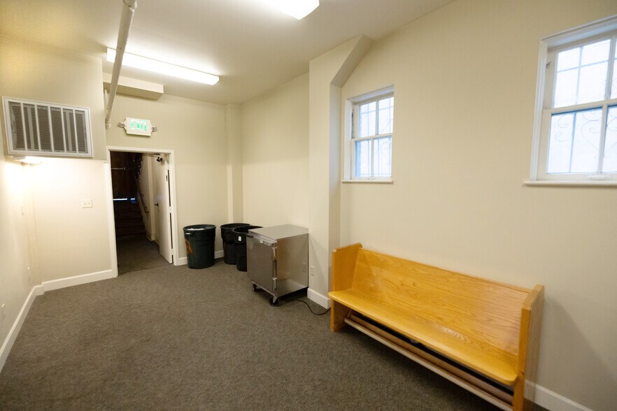 More Photos Of 7220 Woodlawn Ave, Seattle Freestanding For Sale