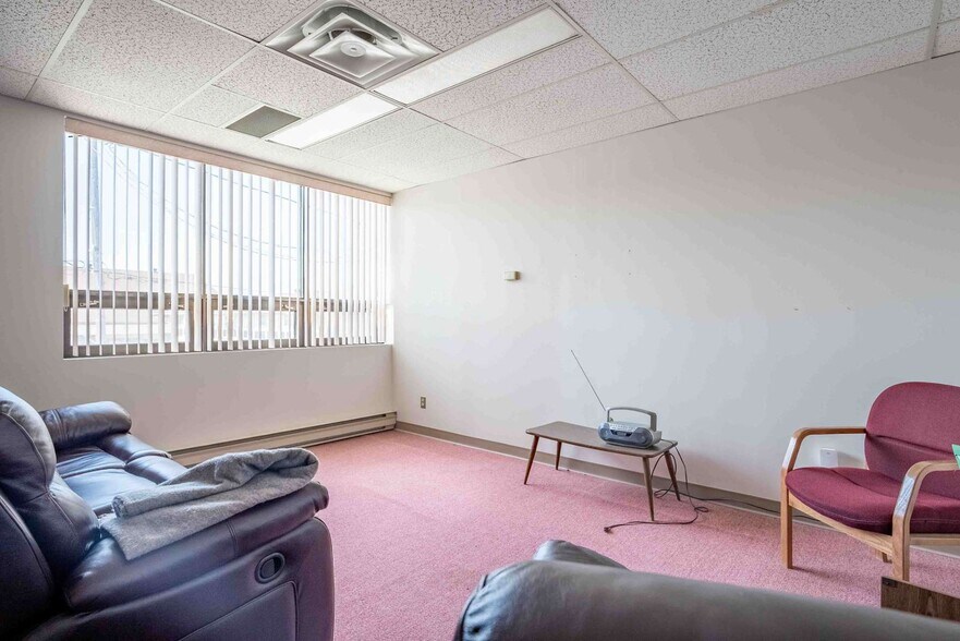 More Photos Of 29 Main St E, Chelmsford Office For Sale