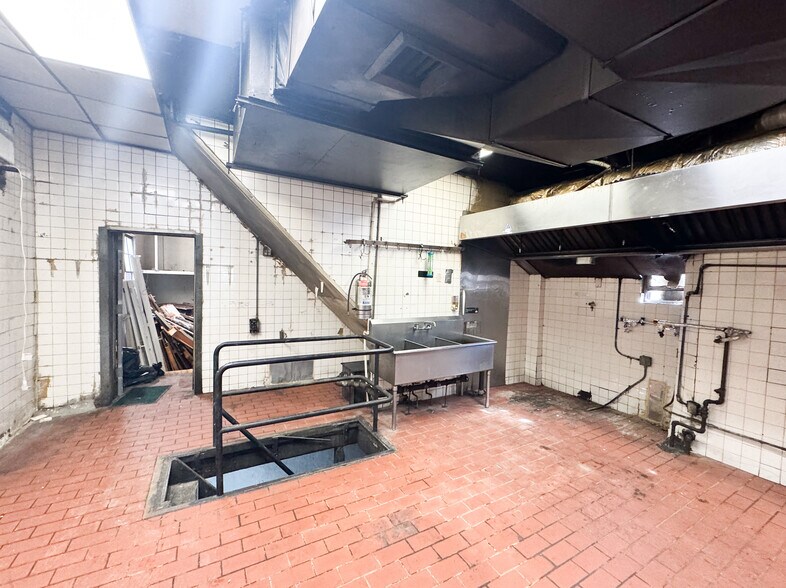 More Photos Of 2339 Astoria Blvd, Long Island City Apartments For Lease