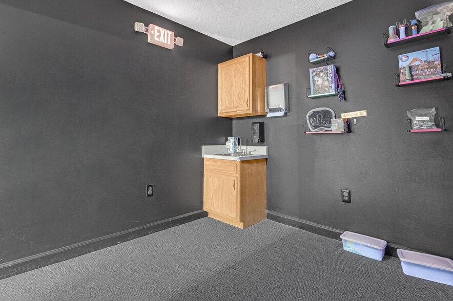 More Photos Of 217-219 Station St, Jacksonville Medical For Sale