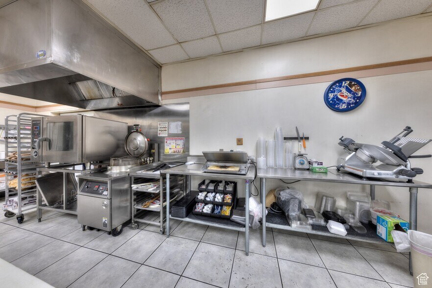 More Photos Of 80 S Broadway St, Green River Supermarket For Sale