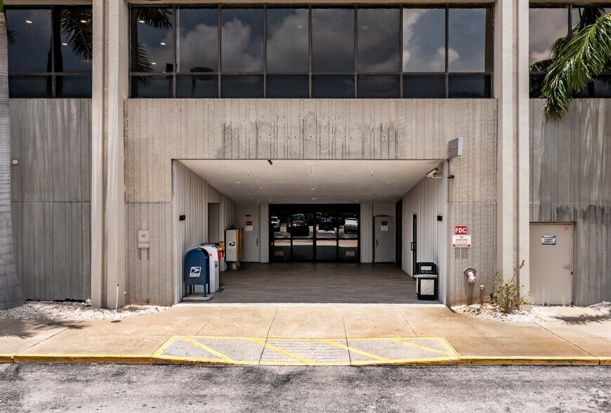 More Photos Of 3637 4th St N, Saint Petersburg Office For Lease