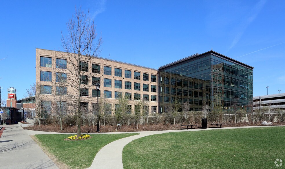 More Photos Of 10 W Nationwide Blvd, Columbus Office For Lease
