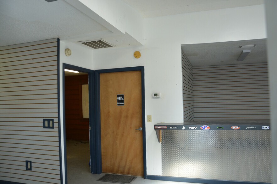 More Photos Of 697 E Anderson Rd, Groveland Storefront Retail Residential For Sale