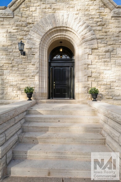 More Photos Of 100 E 1st St, Anamosa Specialty For Sale