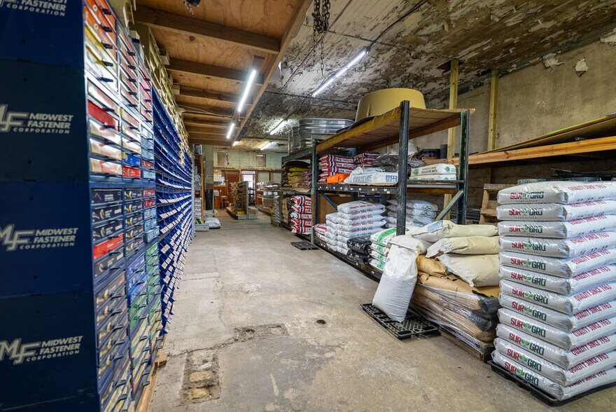 More Photos Of 186 McLaughlin St SW, Pelham Specialty For Sale