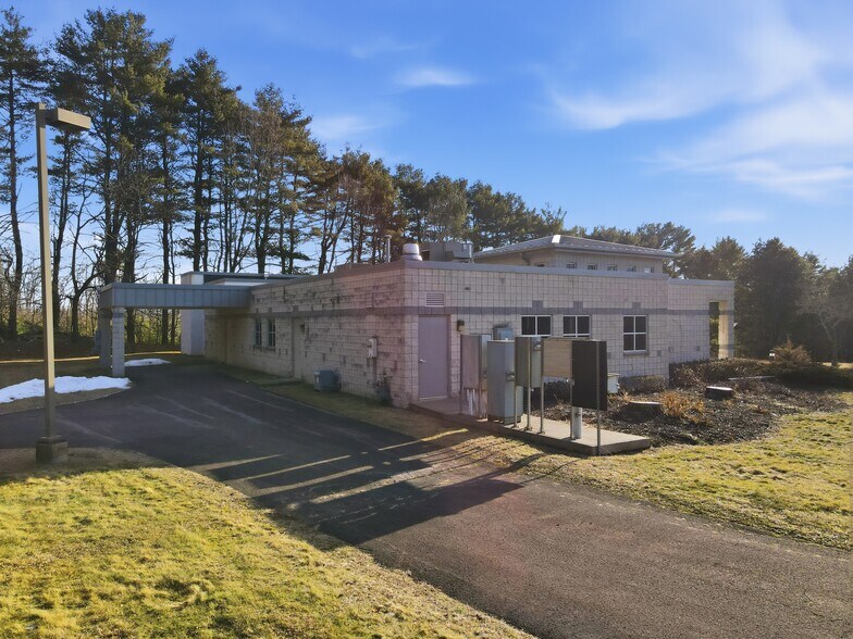 More Photos Of 113 Pocono Dr, Milford Office For Sale