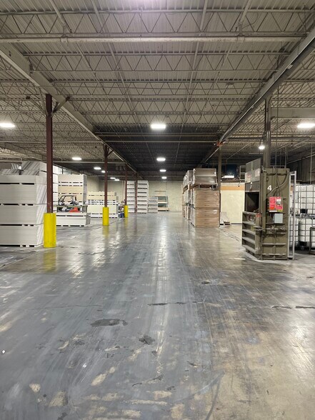 More Photos Of 60 Torlake Cres, Toronto Manufacturing For Sale