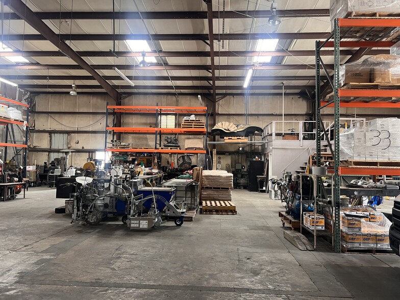 More Photos Of 1075 N Ronald Reagan Blvd, Longwood Warehouse For Lease