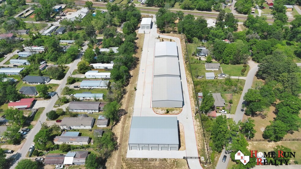 More Photos Of 837 Santa Fe St, Conroe Industrial For Lease