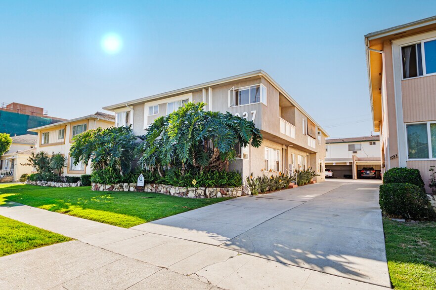 More Photos Of 1037 S Holt Ave, Los Angeles Apartments For Sale