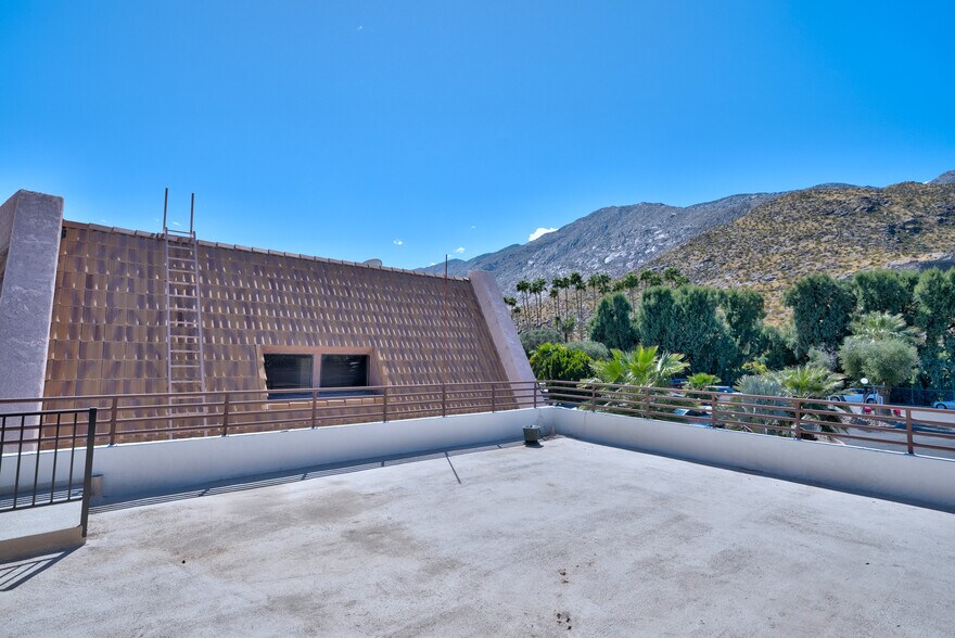 More Photos Of 369 N Palm Canyon Dr, Palm Springs Restaurant For Lease