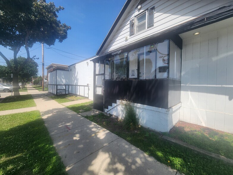 More Photos Of 1322 S 10th St, Milwaukee Freestanding For Sale