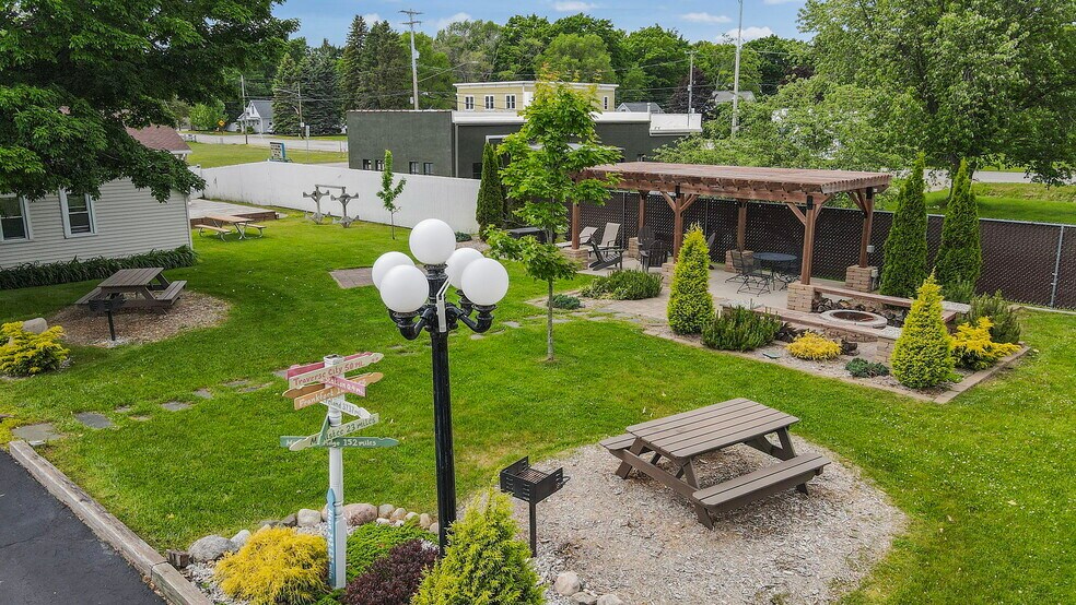 More Photos Of 17229 Northwood Hwy, Arcadia Hotel For Sale