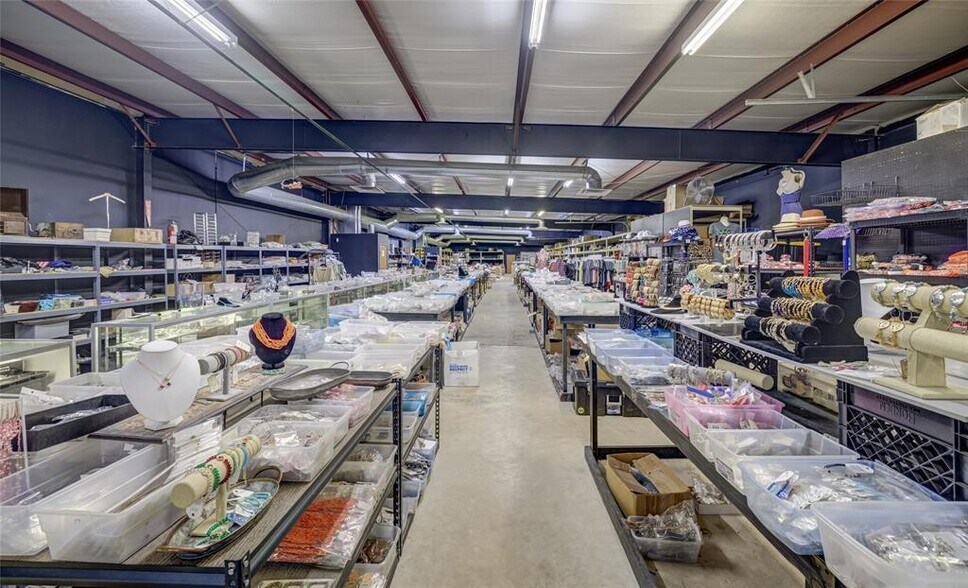 More Photos Of 4625 NW 10th St, Oklahoma City Distribution For Sale