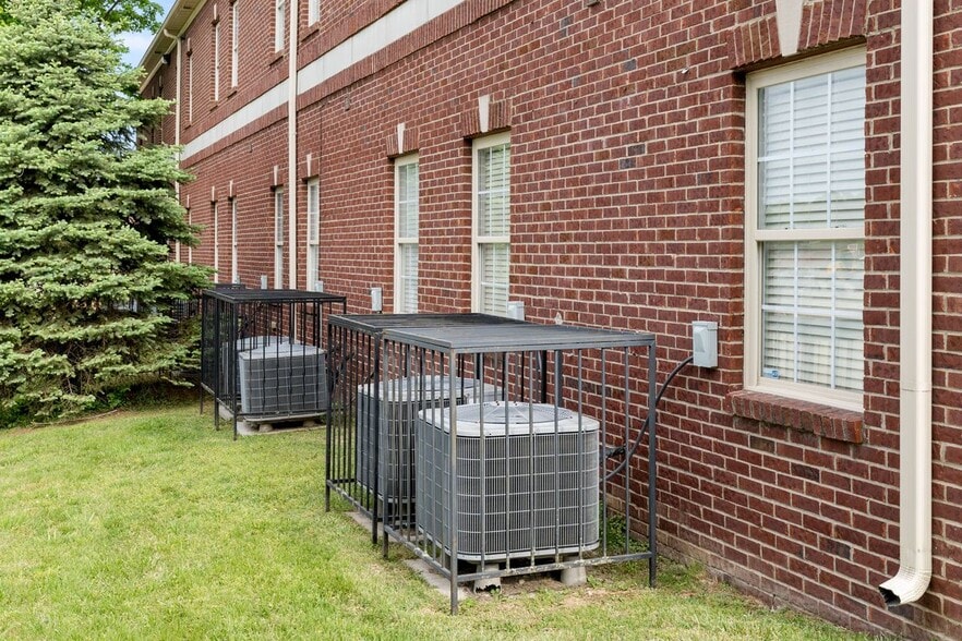 More Photos Of 12307 Old Lagrange Rd, Louisville Medical For Lease