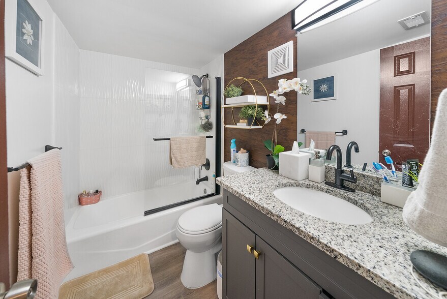 More Photos Of 480 Santa Rosa Blvd, Fort Walton Beach Apartments For Sale