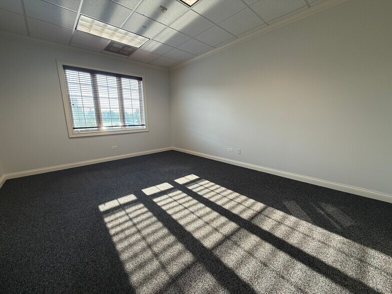 More Photos Of 1880 W Winchester Rd, Libertyville Medical For Sale
