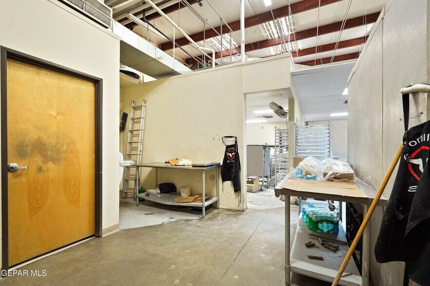 More Photos Of 109 Seneca Dr, El Paso Warehouse For Sale