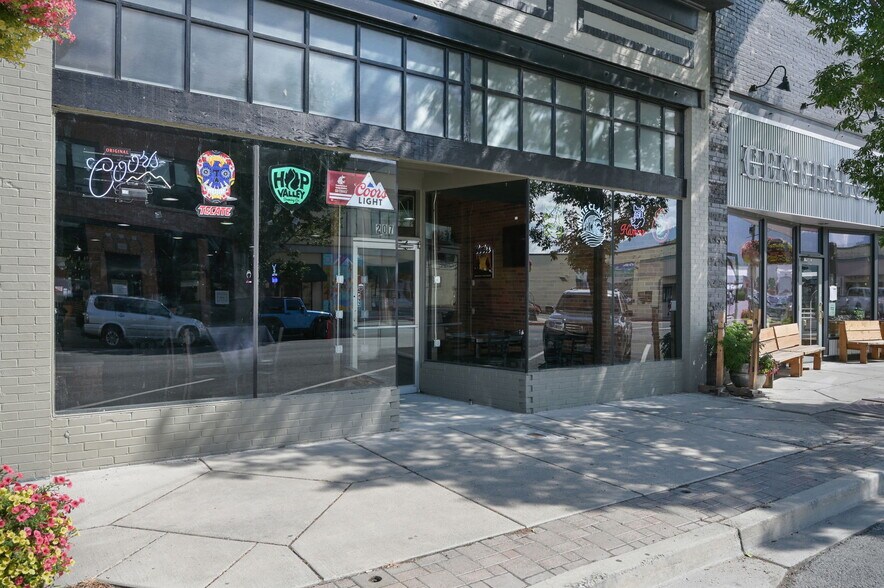 More Photos Of 207 Main Ave, Chewelah Restaurant For Sale