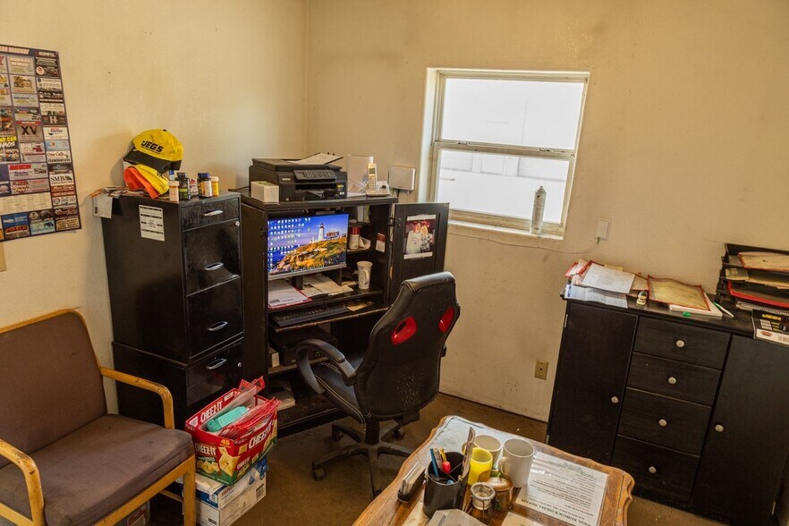 More Photos Of 118 E Davis St, Stockton General Retail For Sale