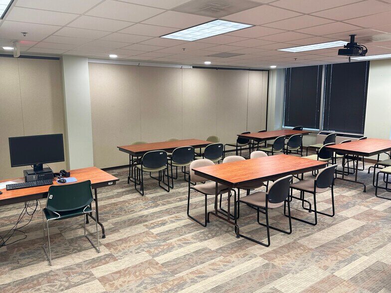 More Photos Of 4235 28th Ave, Marlow Heights Office For Sale