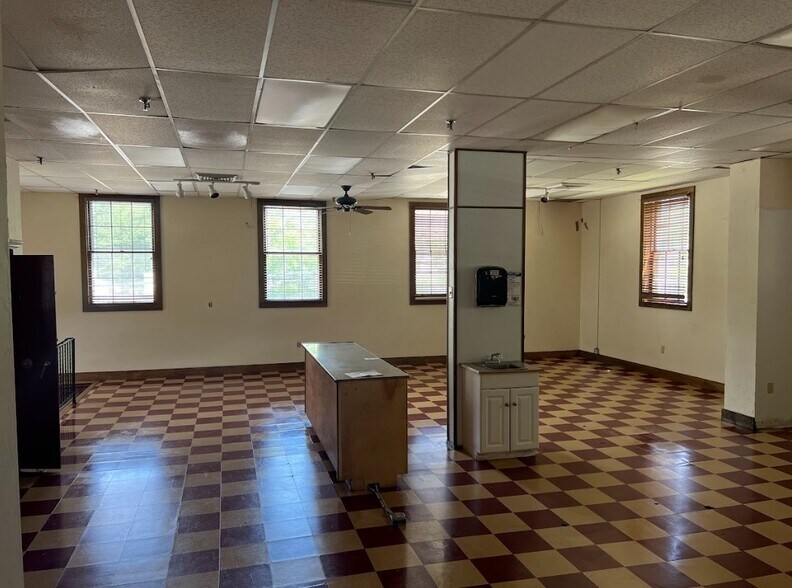 More Photos Of 43 Grove St, Peterborough Freestanding For Sale