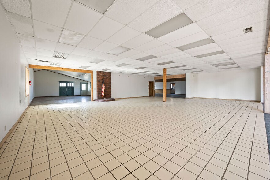 More Photos Of 121 S Nelson Ave, Gentry Light Manufacturing For Lease