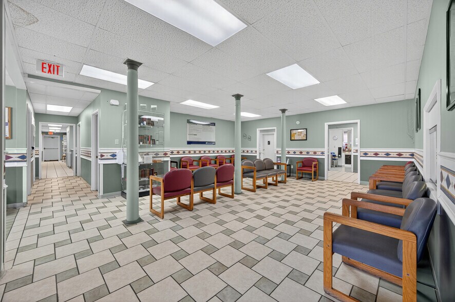 More Photos Of 207 Elk Ave S, Fayetteville Office For Sale