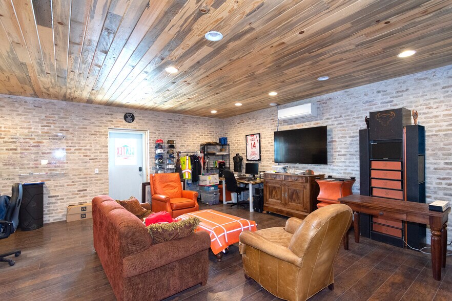 More Photos Of 2520 W Highway 290, Dripping Springs Light Manufacturing For Sale