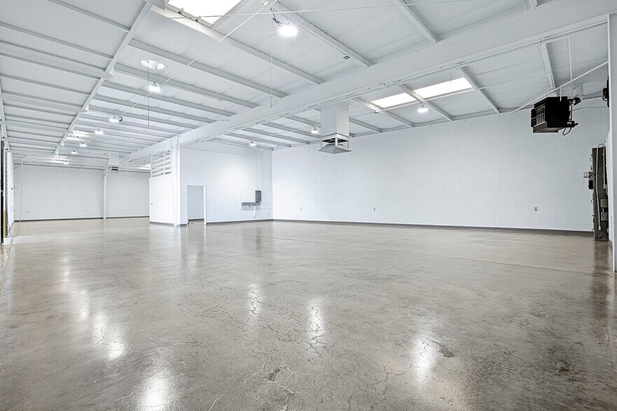 More Photos Of 245 M St, Fresno Warehouse For Lease